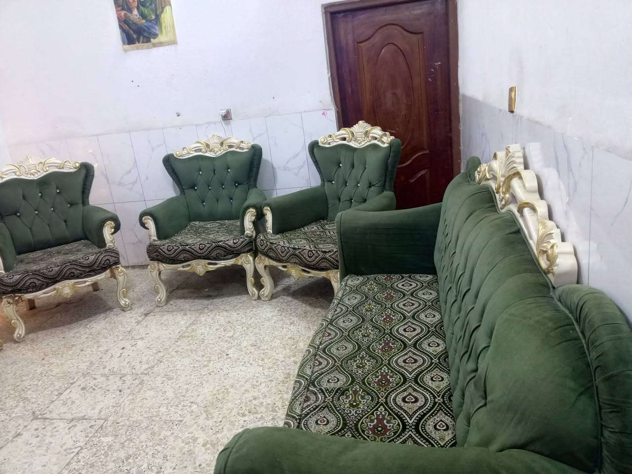 تخم زان تركي نظيف جدا تكمه 9مقاعد ب275الف وبي مجال المكان الوشاش *********** يوجد توصيل بكروة يوجد واتس اب
