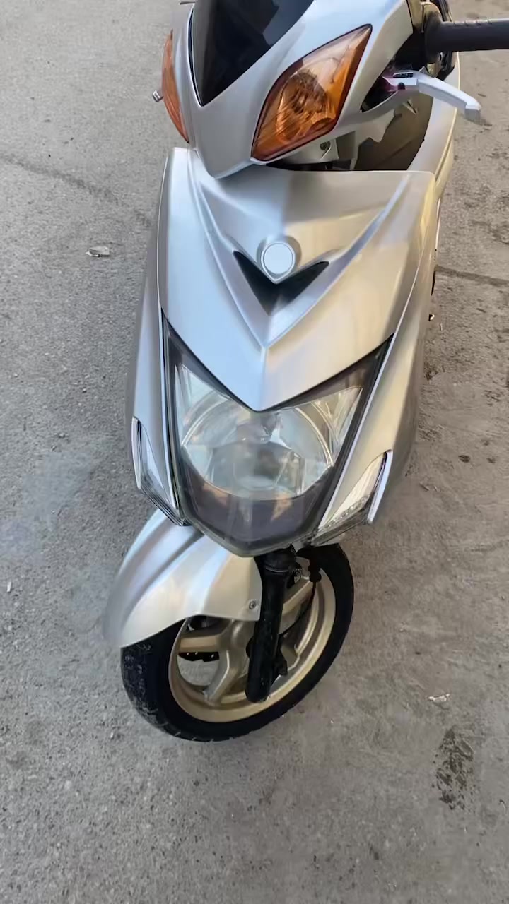 سلام عليكم دراجه سكنس لد دراجه هسه مجفته الكفر تايوان 🇹🇼 اصلي نكره سلف دراجه نقصها دبلات امامي وجويتر سعر (مليون)بيها مجال قليل ***********
