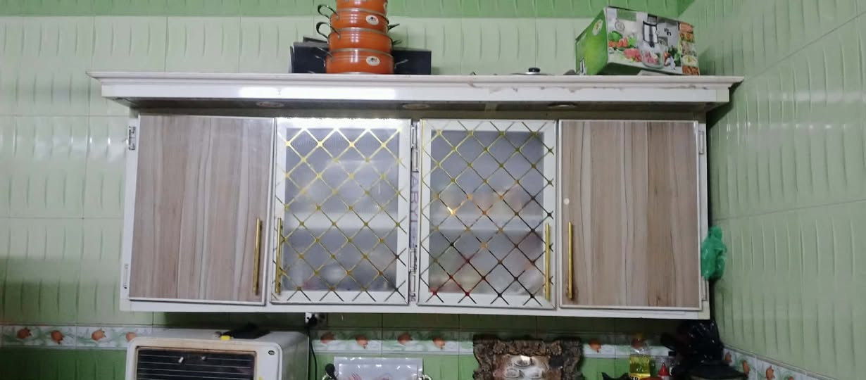 السلام عليكم  اغراض بيت كامله للبيع كاونتر وثلاجه وطباخ مصري ومبرده  وكنتور 3ابواب صاج وغساله سامسونك جديده و غرفه نوم مستعمله كامله وتخم قنفات مثل ماموضح بالصور للعلم الاغراض داخل بغداد للاستفسار الاتصال على الرقم ***********
