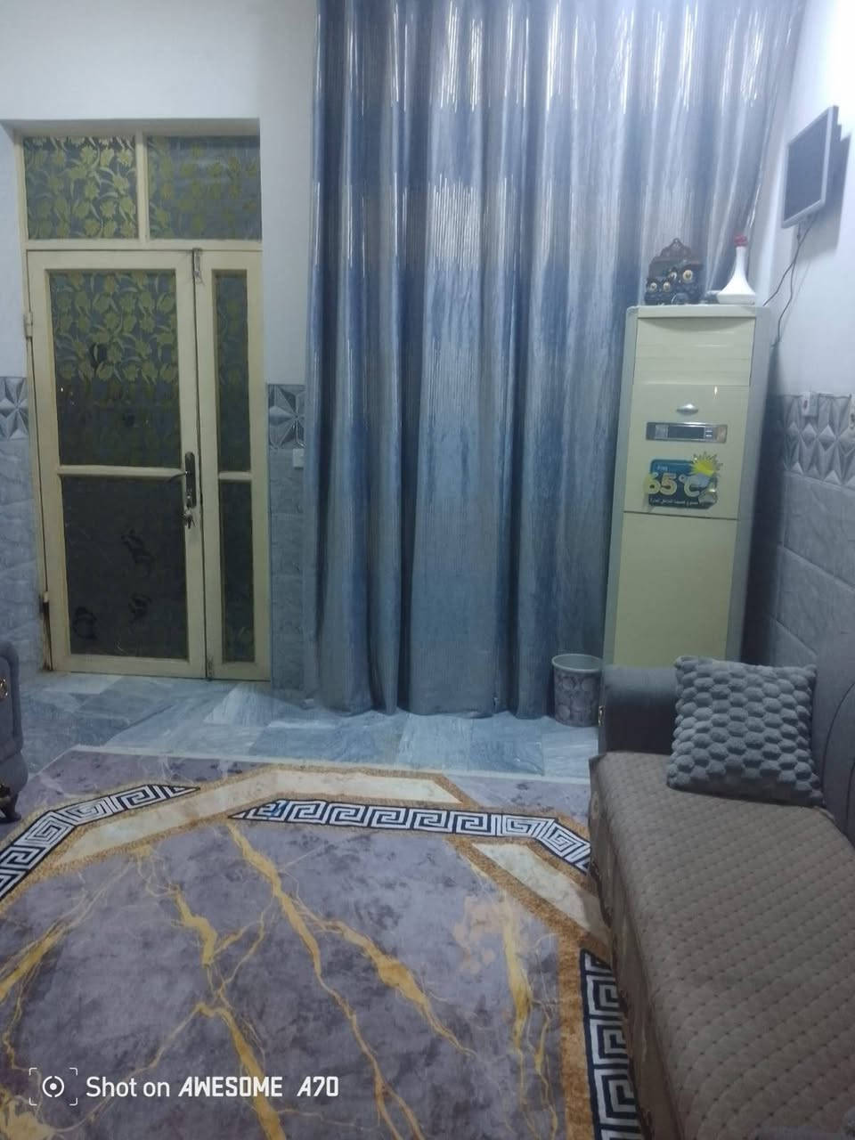 سلام عليكم ورحمة الله وبركاتة بيت درجة اولى ( سند طابو صرف بسمي) مشتقله   على ايدي قريب جامع كبيسي قريب عله شارع الشهداء البياع  قريب على 5مدارس وعلى مركز شرطه  مستوصف  بناء حديث سنة 22درجه. صاله حولي قرفه نوم  مطبخ حار بارد هاي جوه  البيت طابقين  سعره 195 وبي مجال الشراي يتفضل ***********
