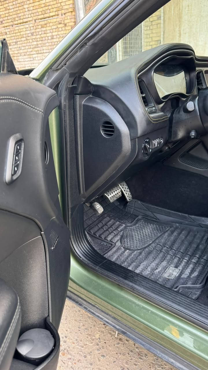 السلام عليكم
جالنجر موديل 22 فئة RT مكينه 5700 ماشية 70 km لون زيتوني رقم بغداد باسمي

مواصفات 
شاشة كبيرة كار بلي
خزن كشنات 
تحكم كهربائي كشنات و ستيرن
شفتات ستيرن
تدفئة وتبريد بالكشنات 
نقطه عمياء

الإضافات 
دمام صوت Harman/kardon
شوتة رياضي
كاتش كان 
ويل نجمة جديد حجم 20

السيارة كاملة من كلشي
-صدر جديد
-كير مكينه مكفوله 
-برمجة كامله 
-منضومة بانزين كاملة تبديل نوزلات+بلكات+عبوة
-تخم تاير جديد 

الحادث
ثلاث قطع صبغ جاملغ امامي وباب وجاملغ خلفي توحيد لون جهة عكس السايق +تبديل بنيد تحديث

السعر 178 وبيه مجال
العنوان بغداد 
للاستفسار الاتصال
0773 379 9618
