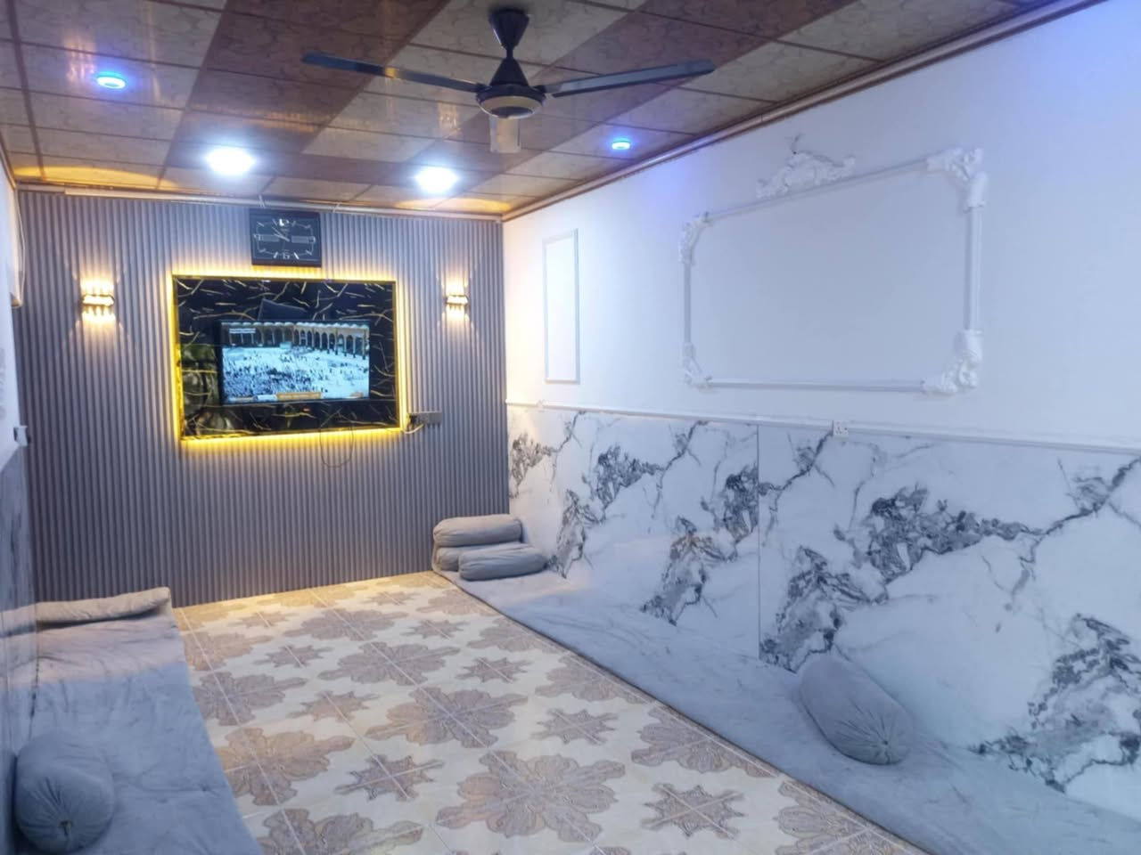 بيت للبيع #طابو_صرف
مساحه 160 m² فول سيراميك والفرع فول خدمات 
طابقين طابق الاول استقبال +مطخ  +غرفتين نوم+صحيات حمام و wc. سقف اشتايگر 
+حديقة وكراج +سستم كامرات مراقبة 
طابق الثاني غرفتين نوم وحده منهن جاهزة والثاني باقي البياض فقط 
الموقع الجمهوريه قريب عل سايدين الدكاكين البلدية خلف بيت حجي سعدون قريب عل جامع مالك...

للتواصل والاستفسار تواصلوا مع الرقم
 ***********

