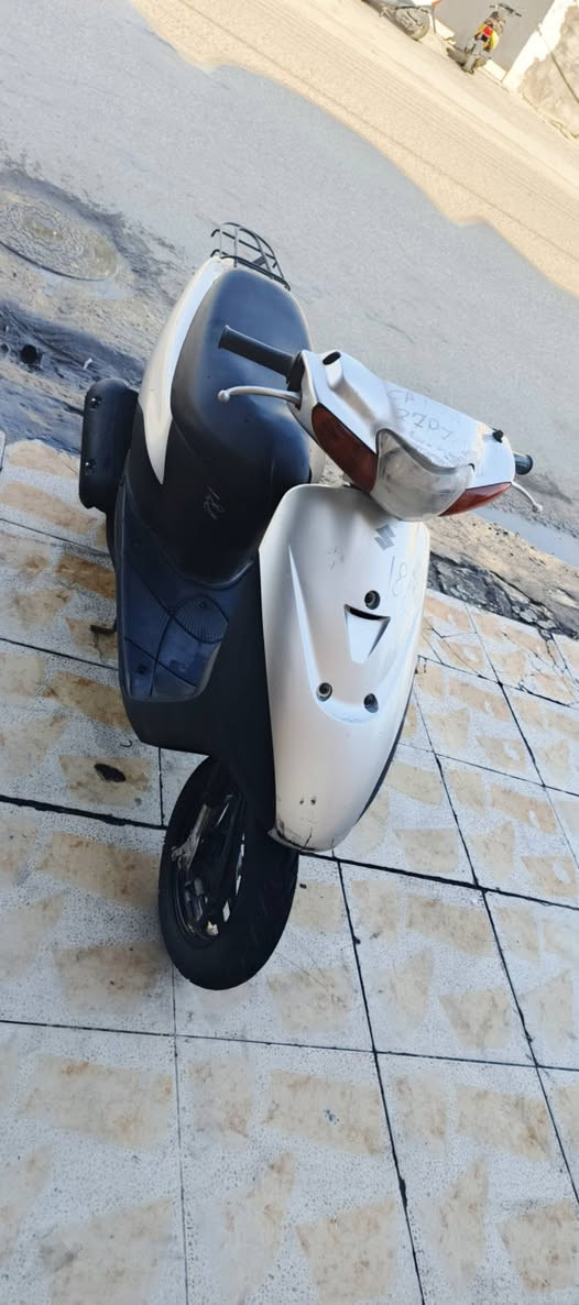 سلام عليكم دراجه ساسوكي للبيع ادراجه كله شغاله دراجه مفتوحه مره وحده فقط اوراق بسمي رايده ٤٠٠ وبيهه مجال رقم ***********واتساب
