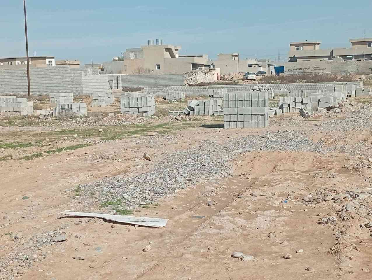 قطعة ارض للبيع مساحة القطعة 350 متر بيها بلوك يم بيت اسماعيل أكراد الحويجة بالمعسكر خوش مكان صايرة وخدمات كهرباء وماء واصلها سعرها 10 ملايين شراي خابرني واشوفك القطعة ***********
