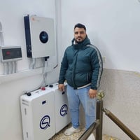 منظومة طاقة شمسية • 20A نهار • 32A ليلا