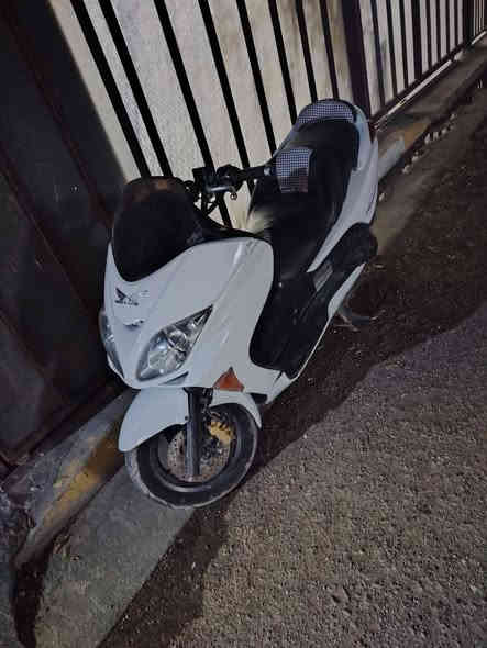 فورزه 8 0 كامله للبيع سعره 700وبيه مجال مكان بغداد الطالبيه  رقم ***********
