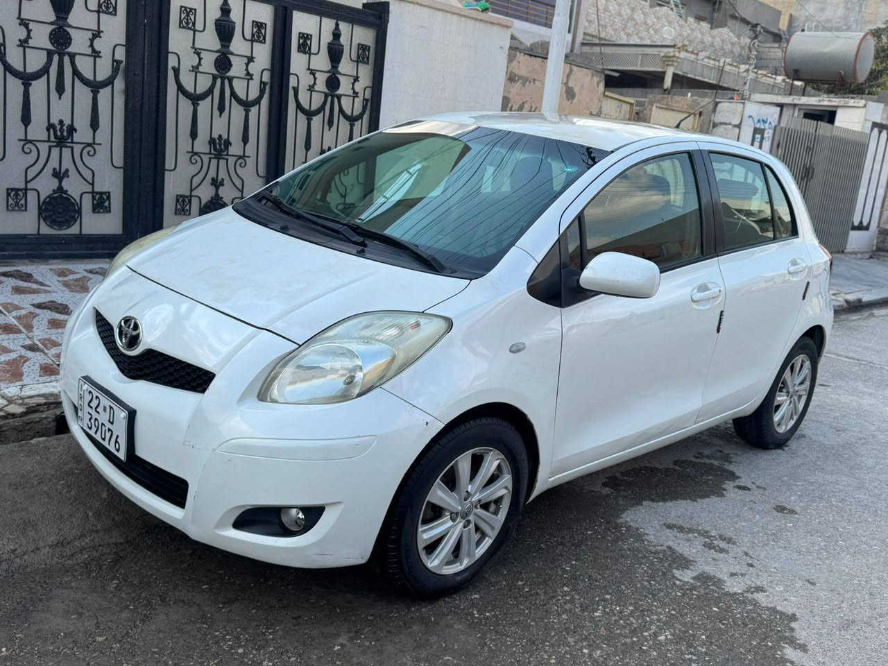 تويوتا يارس موديل 2011 زؤر خاوينة بة ناوي خؤمة هةموو شتي نويية تةنها نيو دةرگاي سبوغة هيجي تري نية سعري 88$ زم *********** أربيل, العراق
