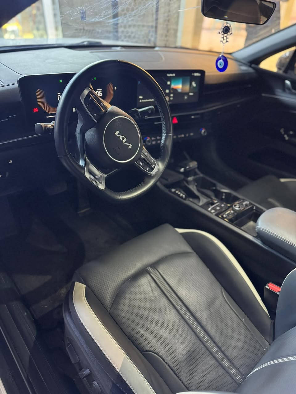 سلام عليكم 
للبيع | 2025 KIA K5 GT-Line

الضرر: صبغ في الجاملغ الخلفي الأيمن
المحرّك: 2500cc
رقم بغداد
المواصفات:
 • فتحة سقف بانوراما
 • تشغيل بصمة
 • رادار أمامي
 • رادار جانبي (نقطة عمياء)
 • تحكمات مقاعد كهربائية
 • شاشة وسطية كبيرة
 • سايد بريك دكمة (Electronic Parking Brake)
 • تدفئة مقاعد
 • تدفئة ستيرن
 • نظام تثبيت السرعة
 • حساسات أمامية
 • كاميرا خلفية عالية الدقة
 • دخول ذكي
 • إضاءة خارجية LED

السعر240 وبيها مجال 
الهاتف ***********
