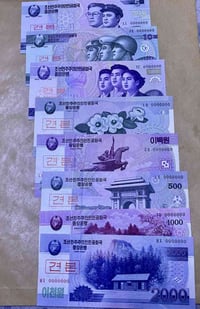 سيت كوريا الشمالية • نموذج رائد فضاء • انسر سبيسمن