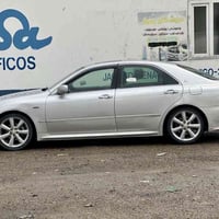 أسود • مقاعد كهربائية • فتحة سقف