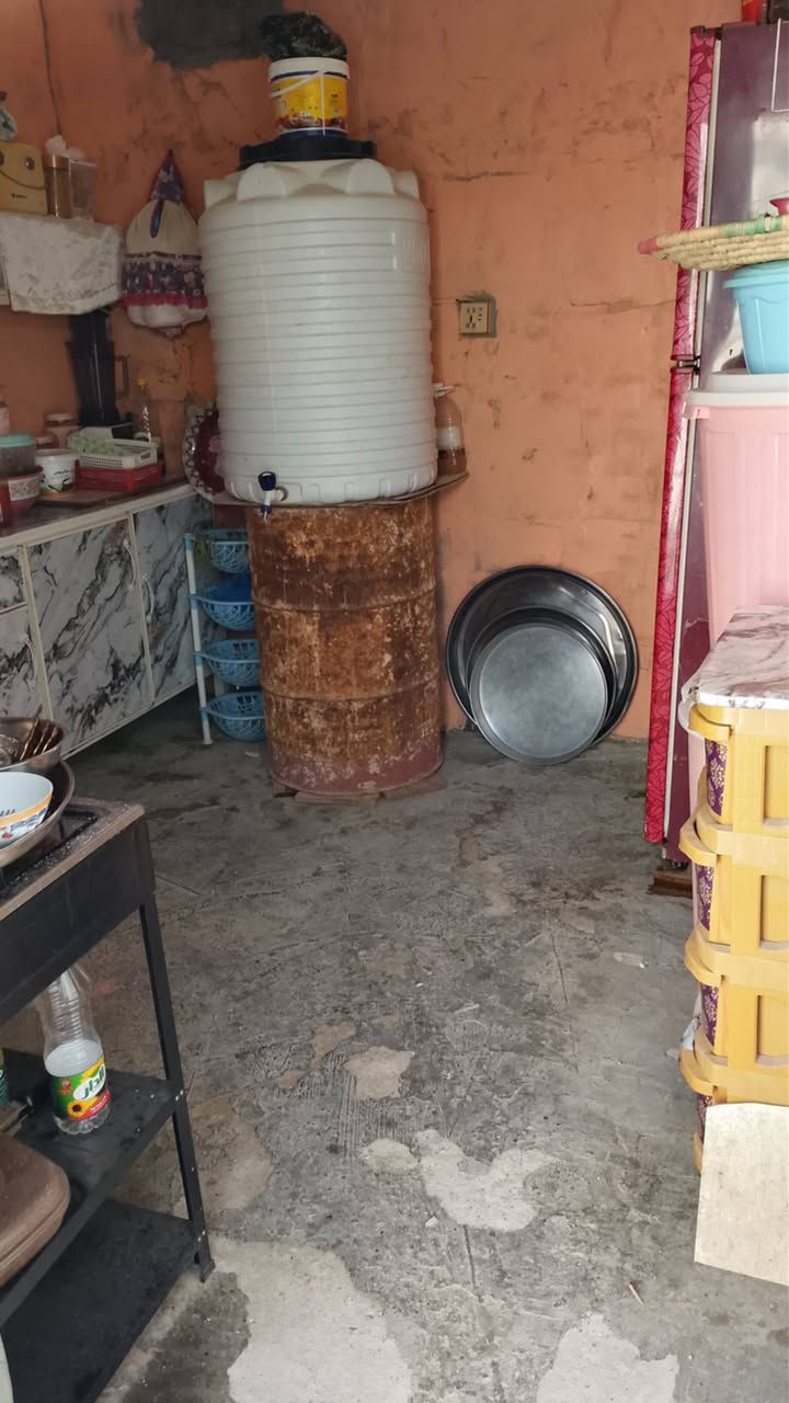 السلام عليكم بيت 50متر للبيع. السعر/5وبي مجال يتكون من غرفة ومطبخ وتخاريج وساحة.البيت بناء بسيط..العنوان طريق كربلاء نجف عامود 110 قريب على الشارع جهة يا علي..قريب على السوق..


**إذا كنت صاحب هذا الإعلان وتريد حذفه لأي سبب، رجاءا أرسل رسالة إلى الدعم الفني**