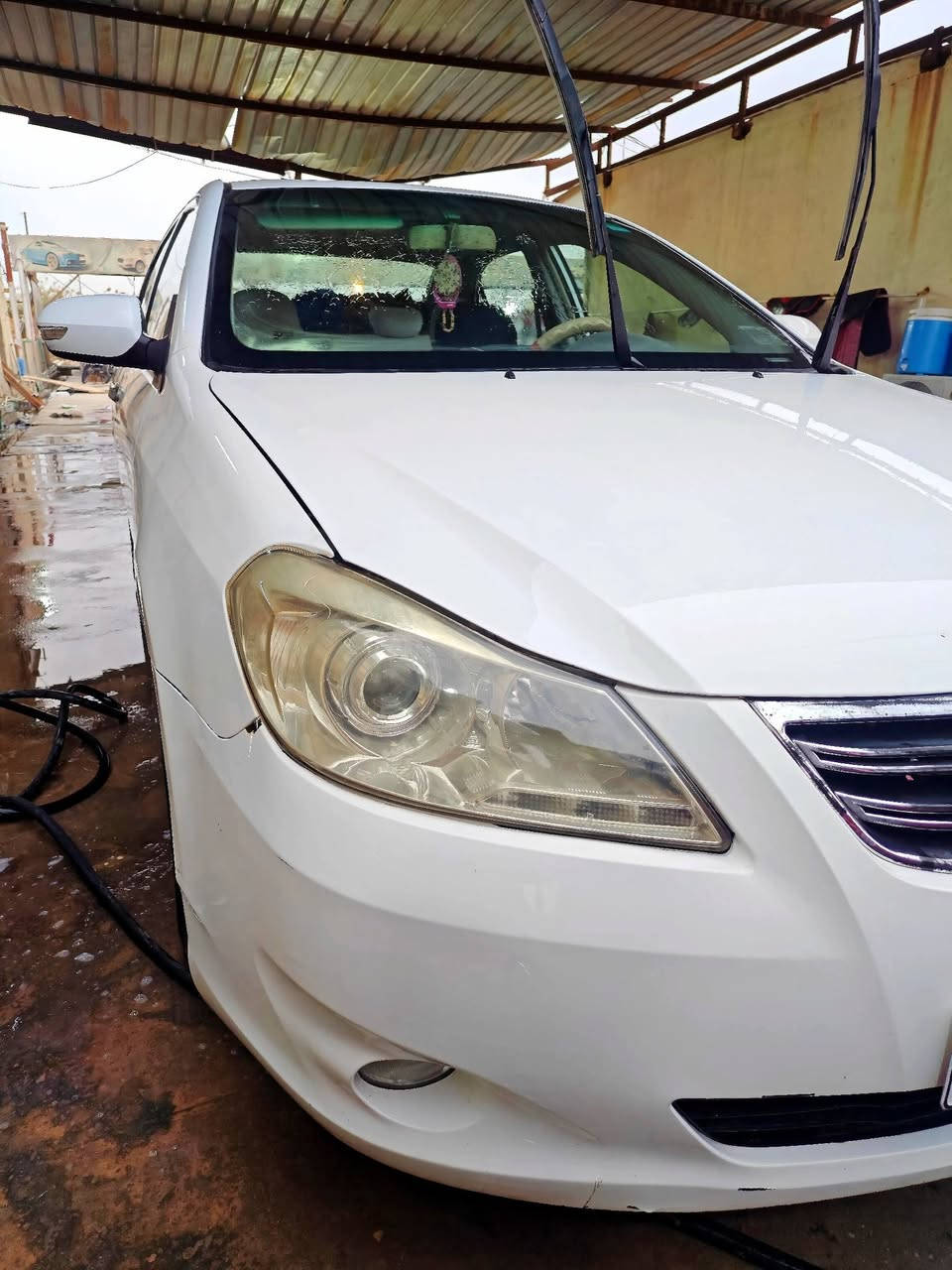 BYD g3 2013
بي واي دي جي 3 
موديل 2013 
السيارة مكفولة من الضربة 
بيهة رشات صبغ 
مكينة وكير محور كورلا يارس يعني تنساه وفول مكفولة 
سيارة مال جناي وبس دوام نظيفة ومرتبة 
سعر 63
***********
