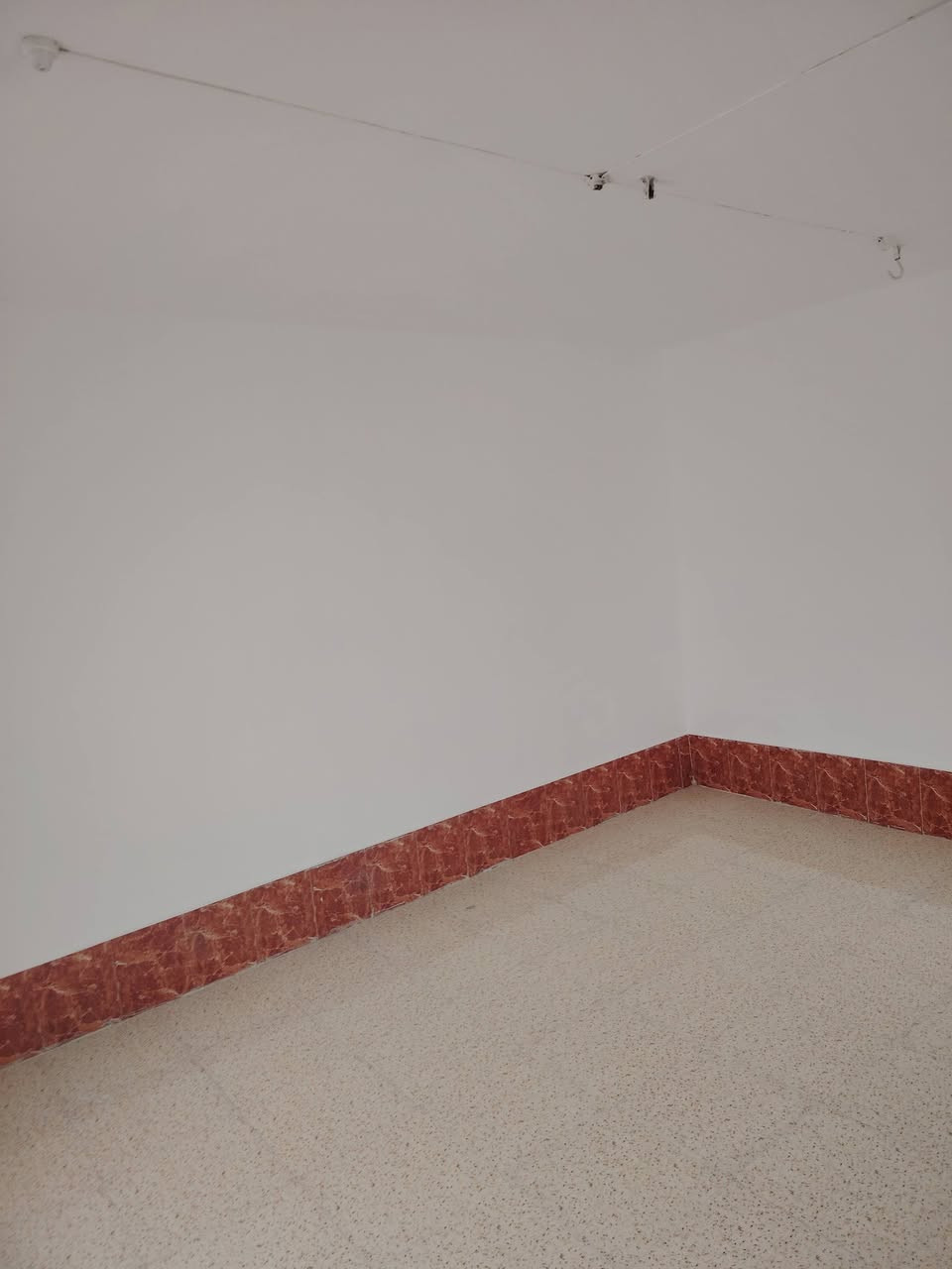 اللهم صلي على محمد وآل محمد
دار للبيع 🏛️   بناء جديد 
⛔   حي  الحضاره   قرب مدرسة العبير 
📈 المساحة   :  85 م مربع 
يتكون من : طابقين 
- غرف نوم2
- صالة 
- استقبال 
- مطبخ
صحيات 

☎️ للأستفسار والمعاينة اتصل على :
***********
الرقم يحتوي على واتساب 
📍 زيارة مكتبنا الكائن في : حي الصدر الاول السايدين قرب مطعم كباب نذير 
📥 مكتب أدم
