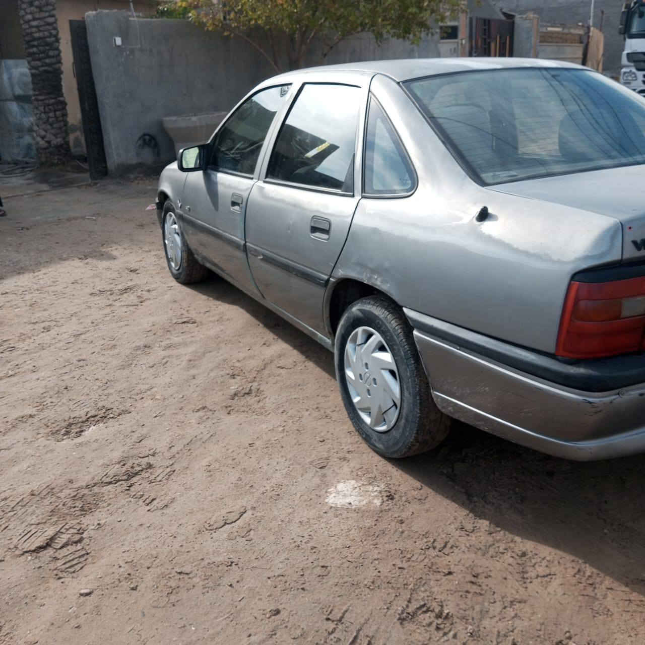 السلام عليكم اوبل فيكترا نضيفه حلوه السياره بلادي تبريد موديل 1995داخل حلو لون فضي لا ضربه لا كصه السياره جاهزه كهربائية كله شغاله محرك 2000 اوتوماتيك ابطاين جدد دشبوب جديد محرك وكير ابلادي تايرات جدد السياره انشالله ربع ما اذب عليه السياره مكان السياره بغداد ابو غريب ابو منيصير ***********/***********
