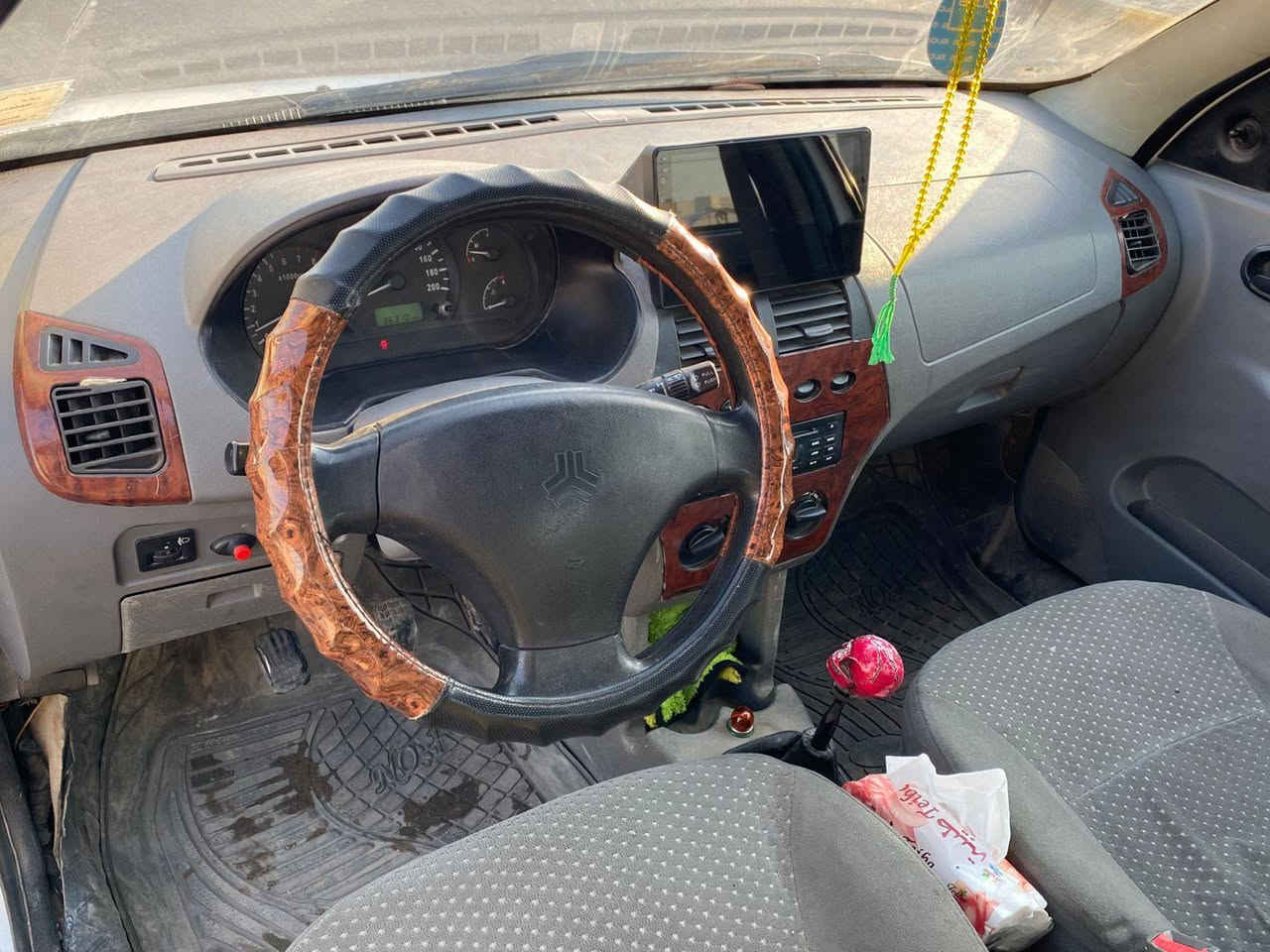 السلام عليكم طيبه مديل 14 للبيع سنويه ل27 
رقم انكليزي قادسيه  داخله هزه السياره بيها باردين باب وجاملغ جاهزه كير مكينه حداديه تخم بخاخات بلكات فيت بم لايت زنون شاشه بلاجكتور تبريد كامل بس كمبريسر عاطل التدفئه شغاله السياره جاهزه ونضيفه السعر 40 وبيها مجال المكان نجف
 للأتصال ***********
