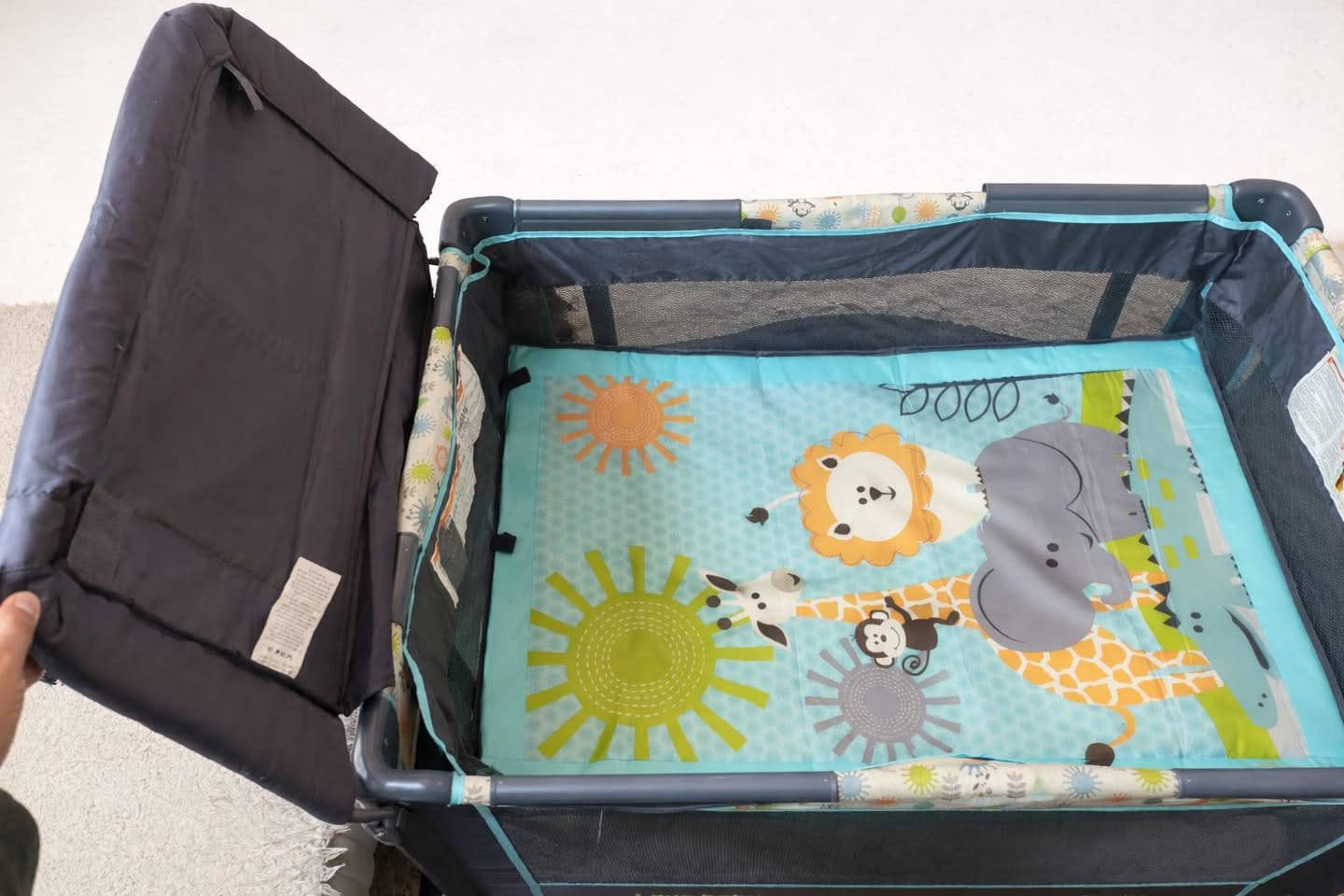 للبيع سرير طفل مع دوشك اخو الجديد🤴👼 مكان عينكاوة -اربيل. ٧٥ الف وبي مجال👼👼

● ماركة  Love Baby
● استعمال قليل
●يصير ايضا مكان مثل شبكه للعب
●ينسد وينفتح متنقل مع الملحقات
●قياس ١٠٠ × ٧٥ × ٧٥
للتواصل واتساب (***********). أربيل, العراق
