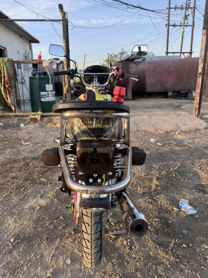 سيفان نضيف للبيع أو مراوس بسونك محرك٢٠٠ أوراق بصمتين سويج يشتغل كرت موديل٢٥ السعر٨٢٥ وبي مجال للاستفسار ***********
