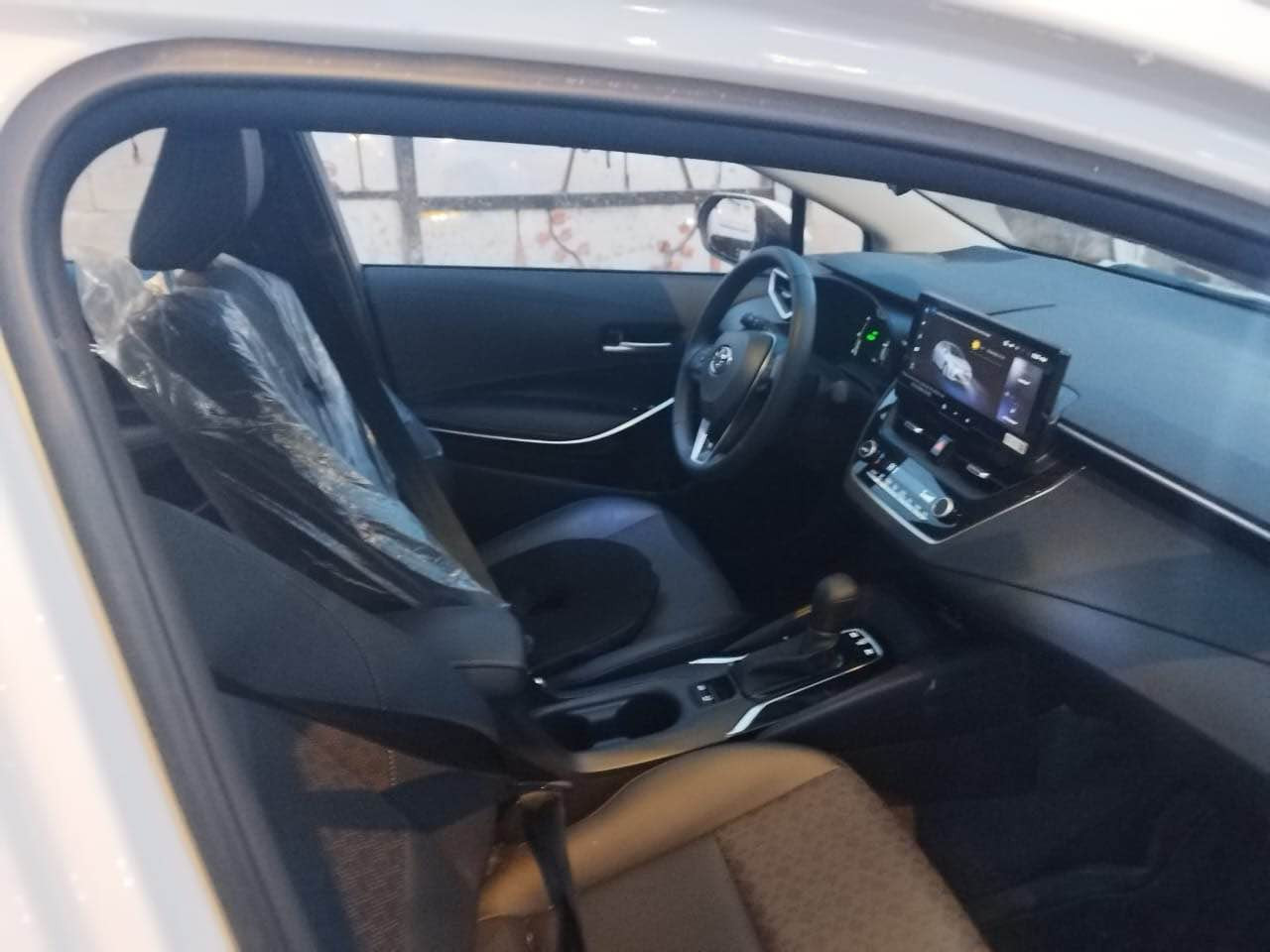 السلام عليكم 
للبيع سياره كورلا ٢٠٢٥ زيرو بأسمي ماشيه ٥٠٠ هايبرد بانزين وكهرباء تحكم ستيرن فتحه سقف والمواصفات الباقيه معروفه السعر ١٦٩  الاتصال *********** البصرة, العراق
