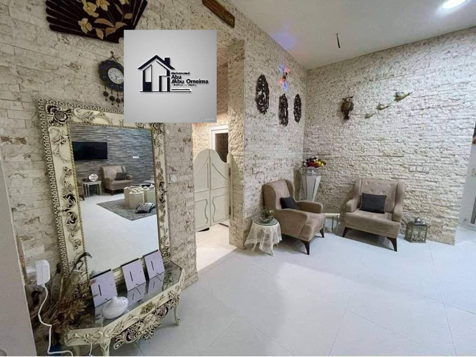 _ للبيع بيت ٢٠٠متر (طابو صرف ) درجة اولى حي الجامعة قرب مدرسة الجامعة...
طابقين ٤غرف نوم وصالة واستقبال وكراج وصحيات عدد٣
_الاستفسار الاتصال او مراجعة مكتبنا
***********
