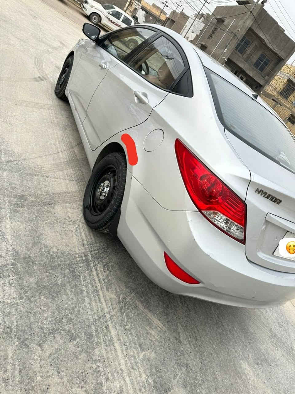 السلام عليكم
اكسنت موديل 2013 خليجي دوش مكينه 1600 قطرتين المرغوبه ، رقم ذي قار بأسمي تحويل مباشر ، 
______ بيها رش ثلاث قطع فقط الي مأشر عليهن  بدون ضربه السياره مكفوله من الضربه ، كير ومكينه كفاله ، حداديه هستونه مبدلها جديده ، تبريد ثلج ❄️، يوجد سونار 
 ______ السياره حيل نضيفه / مكاني ديوانيه مركز 
_______ السعر 83 وبيها مجال 
***********
