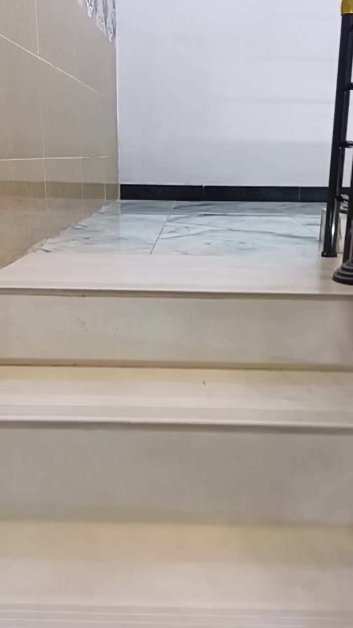 السلام عليكم
بيت طابو زراعي سند 25 منطقة البلديات- شارع المصرف ضياء الحلفي
البيت يبعد خمس افرع عن الرسمي  ومقدمين على معاملة تطويب
مساحة البيت 100 متر 5×20
البيت مسلح وكامل من فوك ليجوة وبناءه حديث2020 
البيت عبارة عن طابقين ونص صالة جبيرة واستقبال  وحوش الطابق الثاني غرفتين سويتات مثل ما موضح بالفيديو بالاضافة للطابق الثالث بي غرفة ايضا سويت وسطح وبيتونة
 وخدمات المنطقة من تبليط ومي ومجاري تجي وتشوف بعينك،المنطقة كلش راقية وما ناقصها اي شي
"***********"
‏ "***********" ‏ 
للاستفسار ذن ارقامنه
