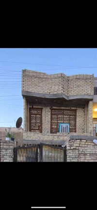 البيع بيت مساحته 100واجها5ونزال 20طابقين طابق لأول يحتوي على طرمه +توا...