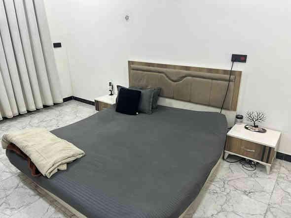 للبيع غرفة نوم نظافه عاليه ***********
