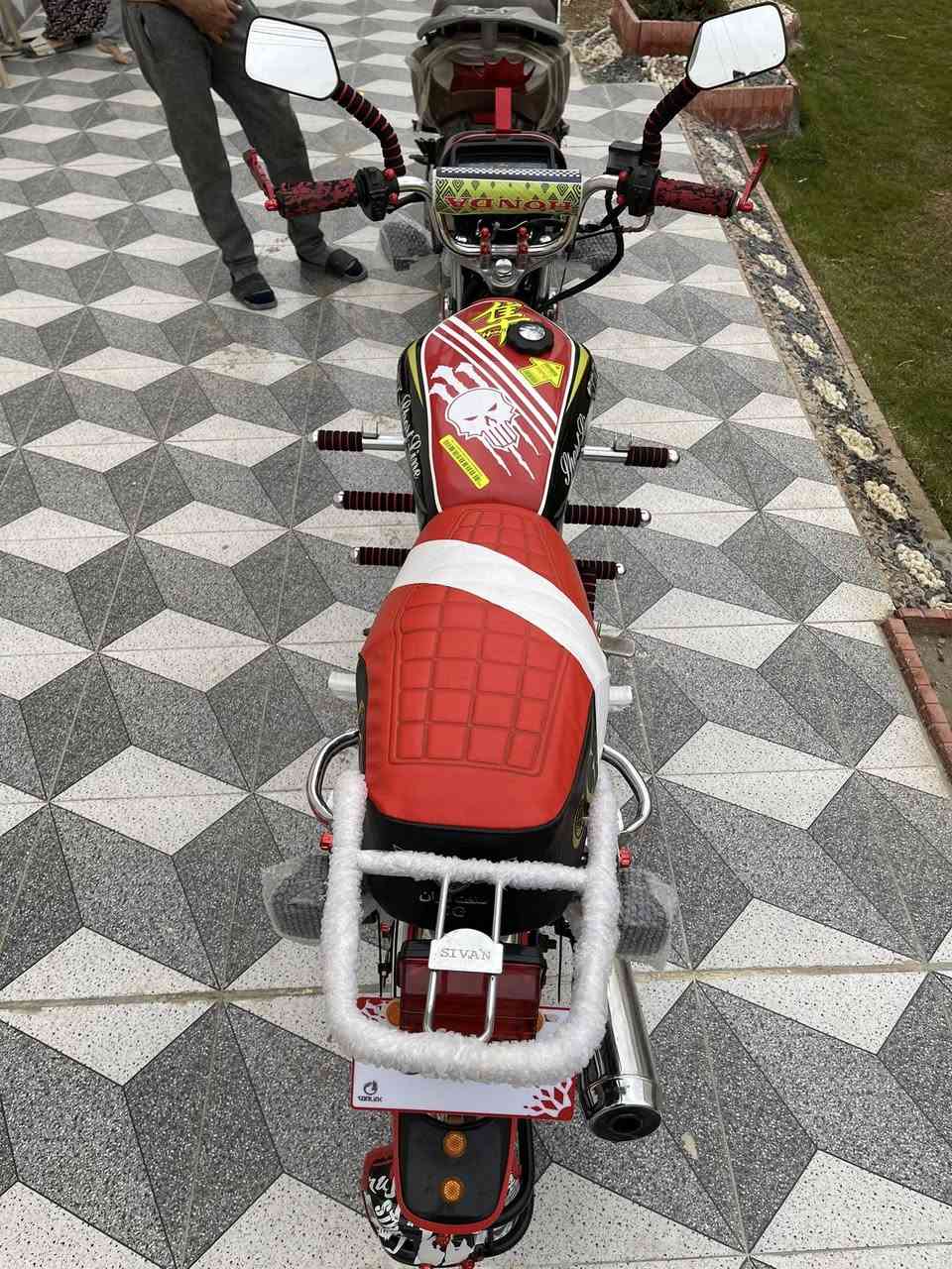 السلام عليكم للبيع دراجه سيفان ايراني دراجه موديل2023 دراجه نضيفه حلوه مشيهه حلو  مرتبه ومزوده او شوفت عينك تجي تفحص اوبيك خير اوتدلل دراجه بيهه ورقه وحده فقط سعر الدراجه750 
العنوان التاميم 
رقم الهاتف ***********
