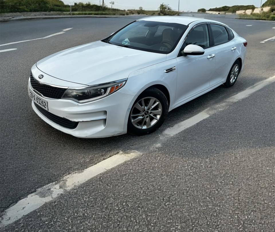 السلام عليكم ورحمة الله وبركاته كيا أوبتيما للبيع وارد أمريكي موديل 2018 حادثة قبق الجنطه جزء بسيط السيارة كير ومكينه كفالة السعر 138 (*********** )
