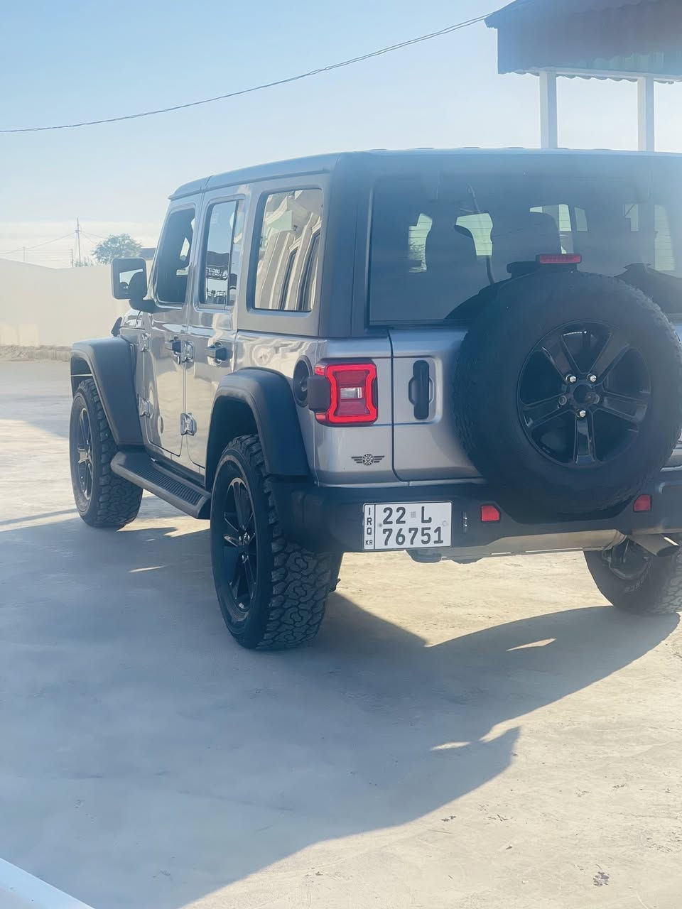 سلام عليكم 
سياره ‎ جيب رانكلر   Jeep wrangler 2021 unlimited 
وارد امريكي   
spot  محرك 4 سلندر تيربو عزم اقوى ‎
کلین تایتل بدون صبغ  
‎المواصفات :
‎* دفع رباعي 4x4. 
‎* درع كامل اسفل وجوانب السيارة للحماية .
‎* لايت مع بلوجكتر زنون .
‎* تحديد سرعة . 
‎* تلفون بلوتوث . 
‎* كاميرا خلفية .
‎* تدفئة مري.
‎* تشغيل عن بعد .
‎* سقف 3 قطع قابلة للازالة .
‎* ابواب قابلة للازالة .
‎* زجاج امامي قابل للطي . 
‎*تخم تاير جديد
‎* تدفئة مقاعد و ستيرن 
‎* نظام اوتو ستارت ستوب . 
‎
مكان سياره عقره 📍
رقم تليفون واتساب او فايبر 
☎️***********‎
