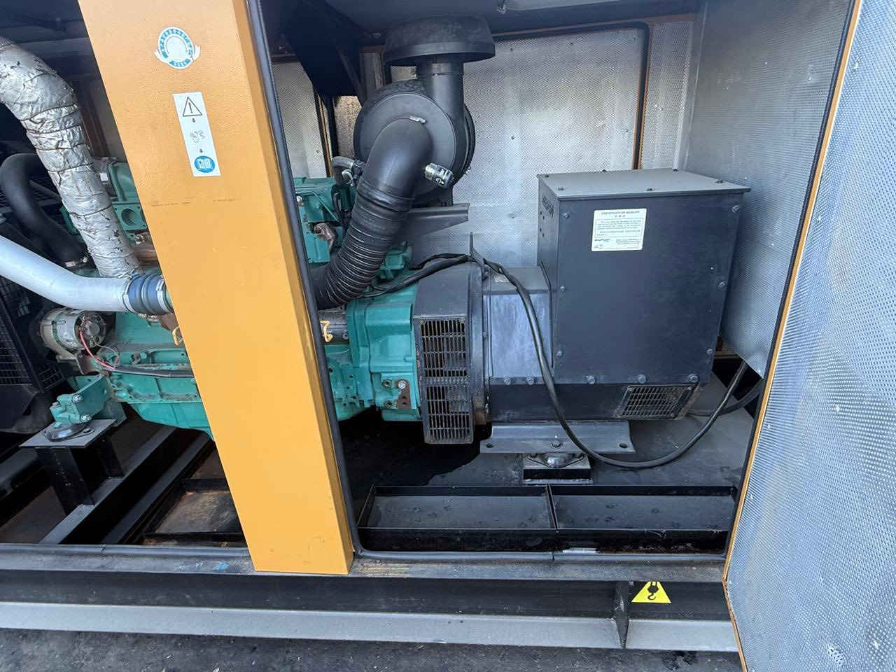 السلام عليكم 
فالفو بيتنا 6 سلندر سوبر 
‏200kva 
ساعات العمل اقل 300 ساعه 
نظام اوتو حمايه فول اوتماتيك
وضع بلاد شركة  
أربيل صناعه جنوبيه فرع الاول 
نظام اوتو حمايه فول اوتماتيك
وضع بلاد شركة  
🚚يوجد توصيل الى جميع المحافظات وبضمان🚚
🚚كياندن هةية بو هةموو شاركان بةكرينتى🚚
 للاستفسار: ابو علي 
***********
***********
***********
