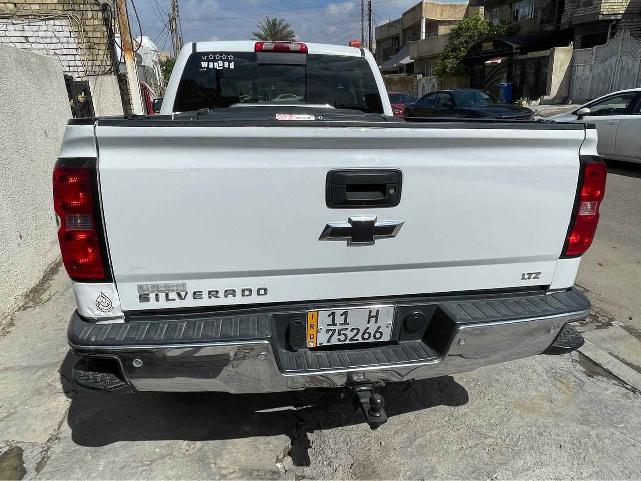 بسم الله الرحمن الرحيم 
السلام عليكم 
للبيع او مراوس 
السعر 158 بيهه مجال بسيط
سلفرادو 2014 بدي طويل وارد امريكي حادثهه بنيد وبالعراق بيهه قطع بسيطه صبغ 
رقم بغداد الجديد 
سنويه وهزه جديده 
محرك 5300 
كير تعليك 
عليهه ترفيعه فقط تعديل مستوى السياره يعني مملعوب بالصدر 
تخم تاير حجري جديد 
فول مواصفات ltz (z71) 
تشغيل عن بعد 
حساس امامي خلفي 
خزن ميموري كشن 
كشن كهرباء + تدفئه + جلد 
شاشه كبيره 
وبعد هواي انظمه ومواصفات 

4x4
ماشيه 150mi

مكان السياره بغداد حي العامل 
***********
 واتس اب *********** بغداد, العراق
