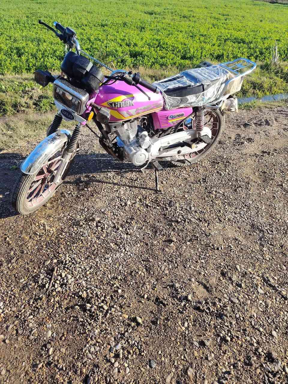 سلام عليكم
دراجه للبيع نوع سيفان 200cc.مستخدمه قيل جدآ
موديل 2025 سعر 850 
مكاني بغداد اليوسفيه رقم الهاتف ***********
