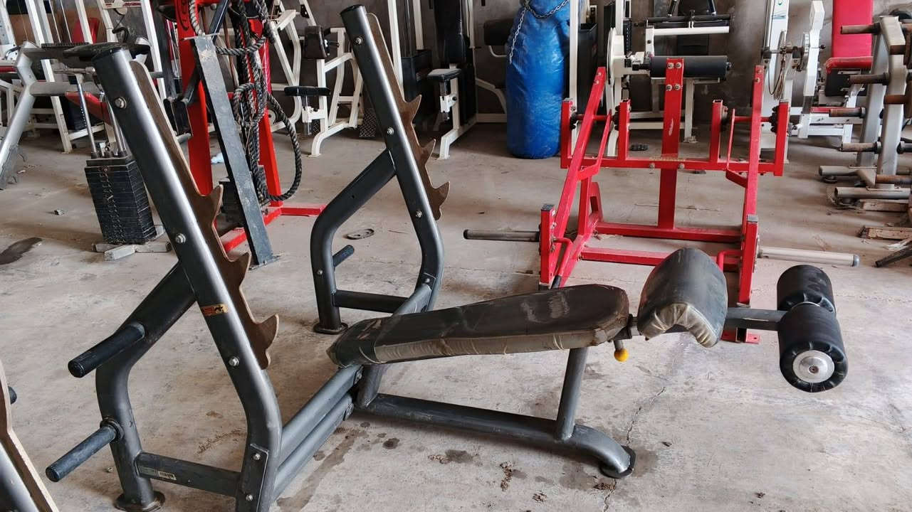 سيت على مستوى اسفل انبلص
عنوان الديوانية *********** مخازن ركن رياضي
يوجد توصيل
