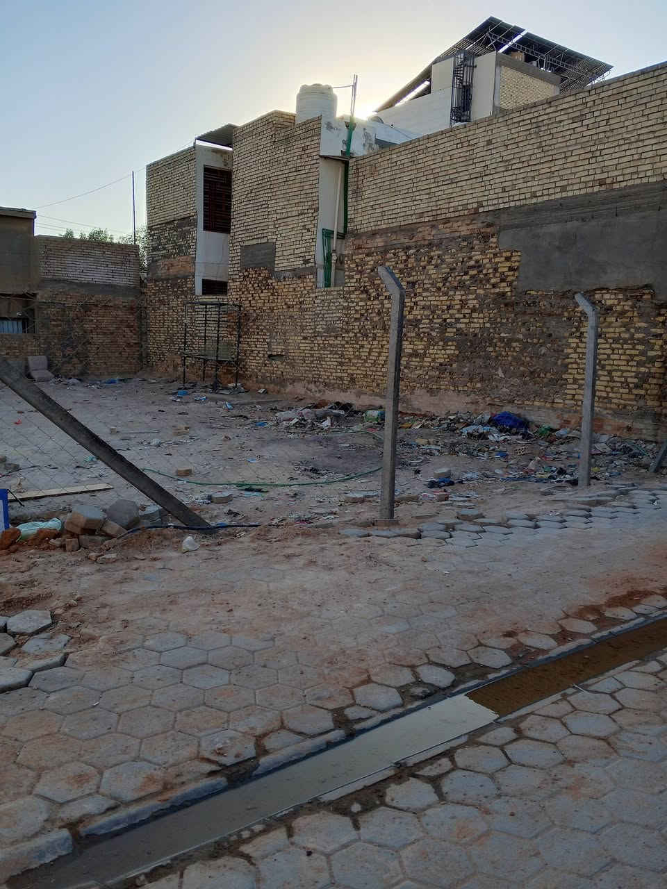 قطعة أرض طابو صرف مساحتها 200 متر للبيع أو تنباع من عندها 134 متر عرض شارعه 6 متر في حي الجمعيه بشريط شارع الوائلي خلف شارع الوائلي فرع مكتبة للاستفسار ع الأرقام التالية واتساب/***********/*********** أو خاص مفتوح
