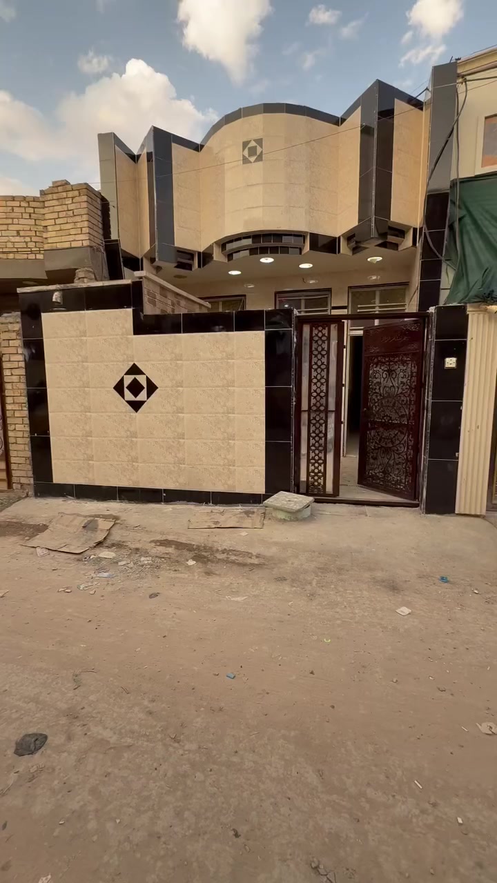 سلام عليكم بيت كامل درجه أولى 
100 متر ظباط ثانيه بلديات 
***********
