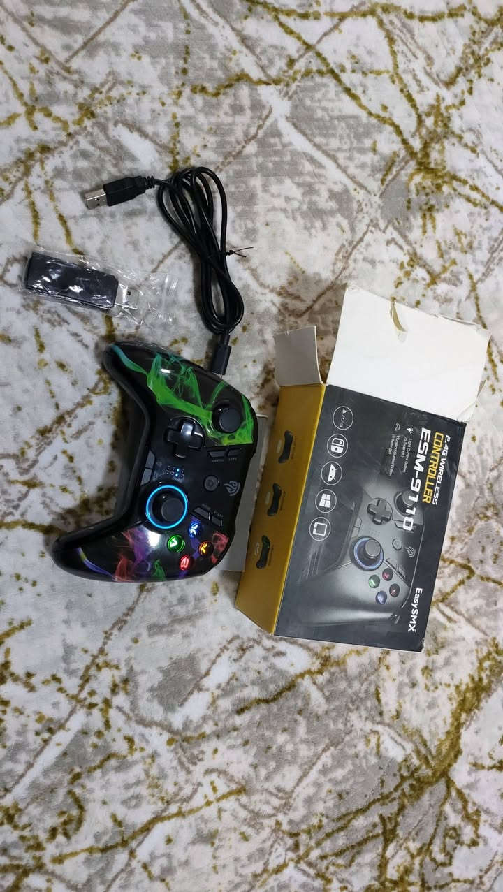 وحدة تحكم لاسلكية EasySMX ESM
متوافقة مع أجهزة الكمبيوتر الشخصية (PC)، و PS3، و Android TV Box، و Steam Deck. 
ودة ببطارية مدمجة بسعة 600 مللي أمبير. 
السعر : 25 الف
للحجز التواصل على الرقم التالي: ***********
