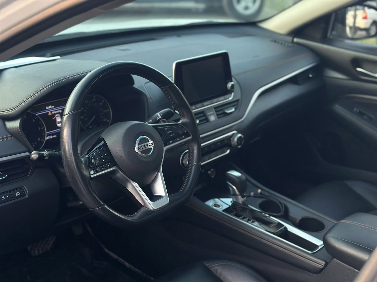 سلام عليكم
Nissan Altima 2020
 SRفول مواصفات 

مواصفات/
فتحه سقف
كشنات تدفئه
كشنات جلد 
تحكم استيرن 
بصمه 
رادارات 
 كامره خلفيه 
كشن كهربائي
لد اناره 
محرك (2500)
ويل وتايرات جدد
سياره بسمي وكاله تحويل بشرط
مكان سياره كلار 
صوره سونار بل منشور 
للستفسار ***********
