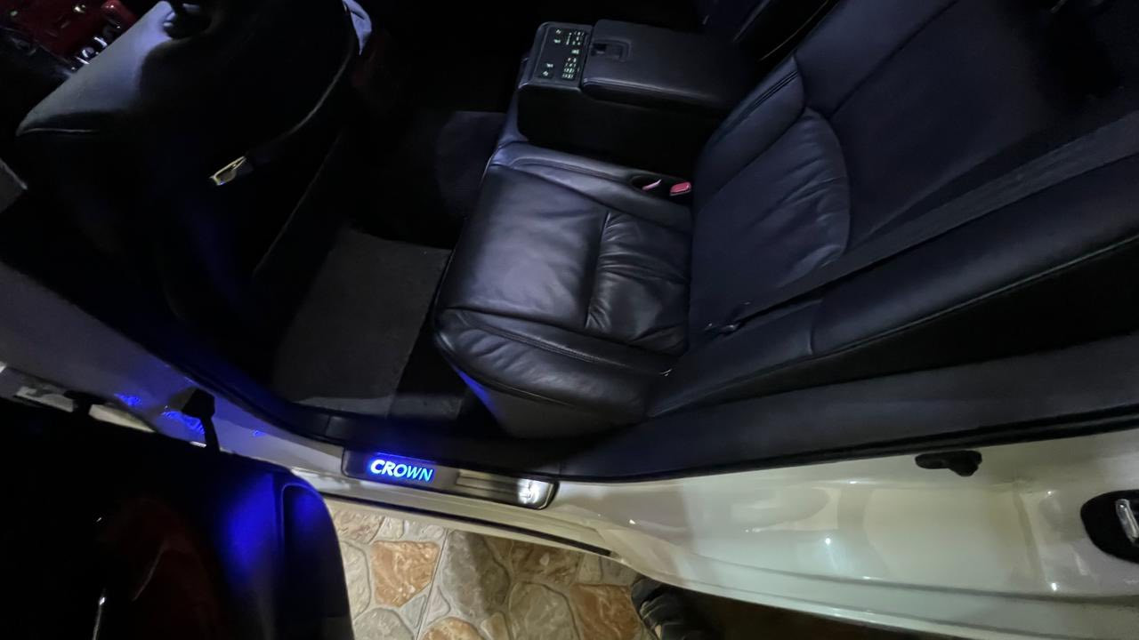 ادوات ادوات کراون شاهینە بل پاکەت 182 ماشیة110الف تایرات جدید بدون صبغ داخل اسود جلد هیتر 4دگم  سلاجە فول فول  بدون فتح  سعر 105 ورقە بیەمجال مکان کلار ***********
