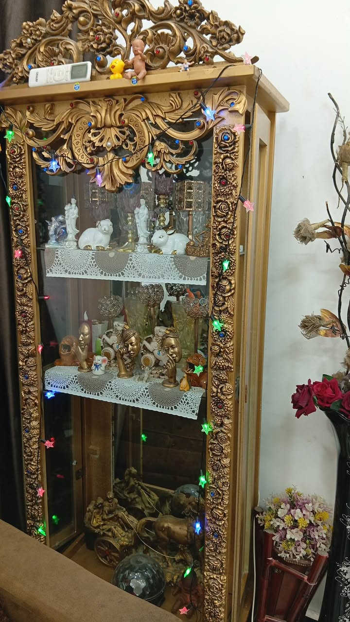 السلام عليكم غراض للبيع مستعجله ع بيعتهم كاونتر 400 غساله 250 فاترينه 150المكان حي اور ***********
