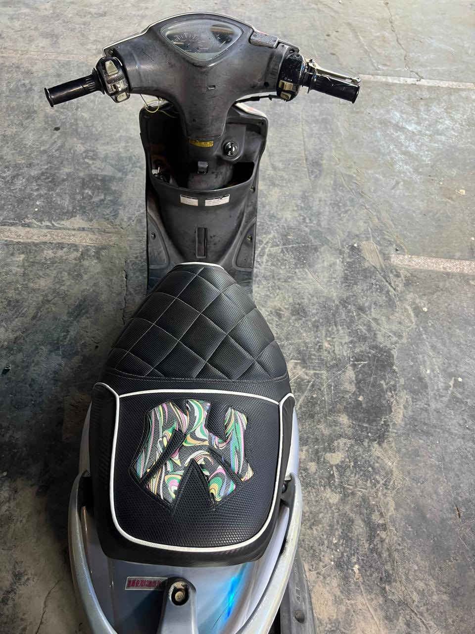 سلام عليكم للبيع ماكس عدلة بلادية من طول لطول ختم واحد 

بيها تزويد بصيط 

يدات بريك Ncy
كشن 
دبل خلفي بطل جيسو
كلجات RGS 

الدراجه كفالة عامة جيب فيتر وافحص ما نقاصها برغي
والملاح شوفت عينك
 
((السعر 850 وبيها شي بصيط جدا))

مكانها بغداد الامين الثانية ***********
