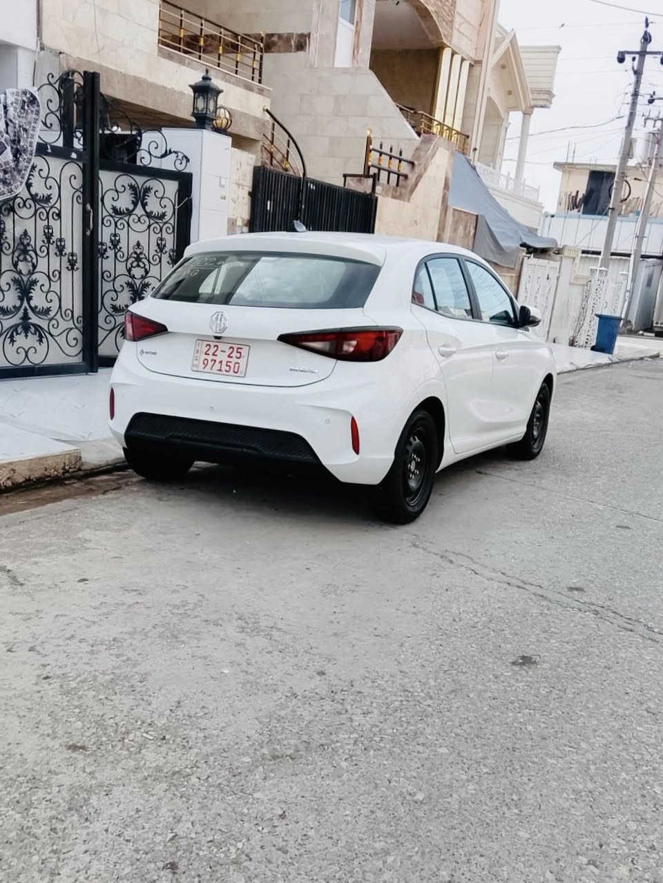 سلام وعليكم  للبيع MG3 موصفات استندر ضمان 6سنوات موديل 2026 ماشيه 3000 رقم كاتي اربيل باقي للرقم شهرين مكاني اربيل رقم *********** شراي يخابر  واني خادم
