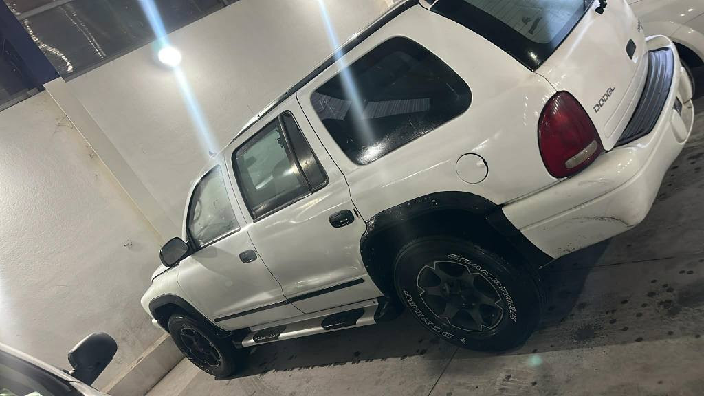 دوج دورانگو موديل ٢٠٠٤ ئارم استينساخى له گه له گير ومه كينه به ته به شه رت سياره كى توند و توله گيرى له سوكانه سعر ٣٢ ژ. م/***********
زين/*********** شقلاوة, أربيل
