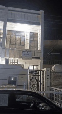 سلام عليكم
بيت للبيع قاطين 3 غرف نوم 
مكان تقاطع كازينو ملوك 
بشارع قاضي 
مساحه بيت 75
بناء حديث 
سعر يتصل مكلف بنشر 
***********
علمن بيت تجاري 
عله سايدين
