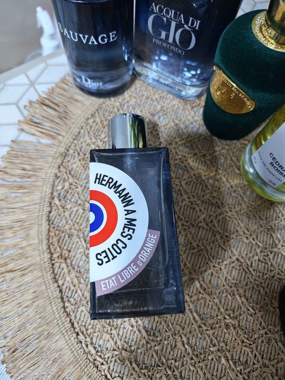 للبيع قيم بما يرضي الله
العطور كلها اصليه يشهد الله
من حجي رفعت القطبي
بدون كارتون كلهن ذابهن
سوسبيرو فيبراتو 80 مل  فرنسي مو ايطالي للتأكيد
ارمني كود بارفان 95 مل
مانسيرا سيدرات بويز 95 مل
هيرمان من ايتات 95 مل
اكوا دي جيو بروفندو 95
سوفاج ديور اي دو تواليت 90 مل


**إذا كنت صاحب هذا الإعلان وتريد حذفه لأي سبب، رجاءا أرسل رسالة إلى الدعم الفني**