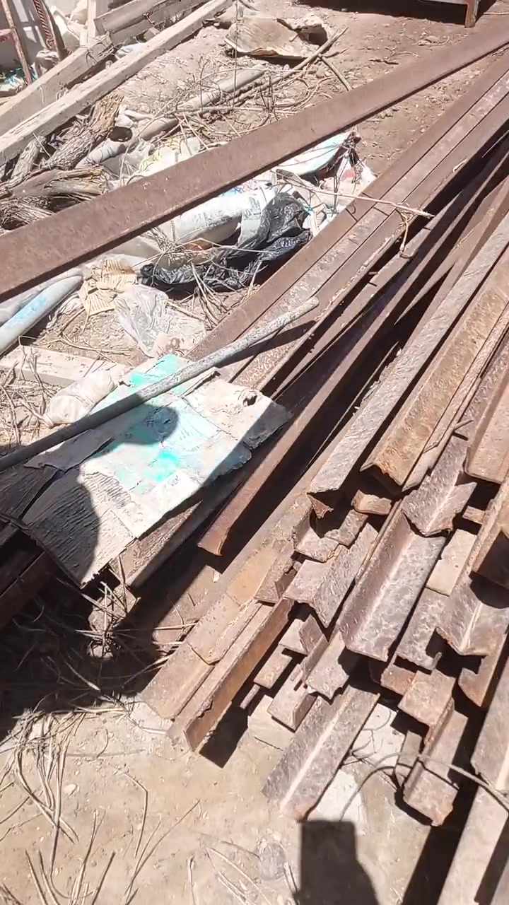 للبيع الكميه /٤٠٠/قطعه طول القطعه (٦)م(سعر القطعه ٢٠/الف ملاحضه البيع كل الكميه /العنوان بغداد مدينه الصدر /للاتصال والاستفسار على الرقم واتساب ***********
