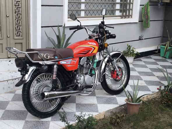 اسلام عليكم شباب اعيد النشر بسبب الوعود الكاذبة يعني انت اذا مو رجال وما عندك كلمه شنو تكلي لا تبيع انتضرتي وتنطي موعد وتالي تحضرني ع عموم  دراجة تايكر موديل 24 شكل 25 تجي 5 كير مكفولة من التاير للتاير جانت بيها ورقة كارتونيه ومن مطرت الدنيا تبللت و نشكت وهي عادي اي واحد ابو دراجات يطلعها ب 5 الدراجة نضيفة ومكفولة من اي شي صارلها 3 اشهر من نزلت رمبة اخذتها ب850 عارضها للبيع ب 725 وهذا رقمي *********** والشراي بي خير و يدلل و رجائا المو شراي لا يراسل.
