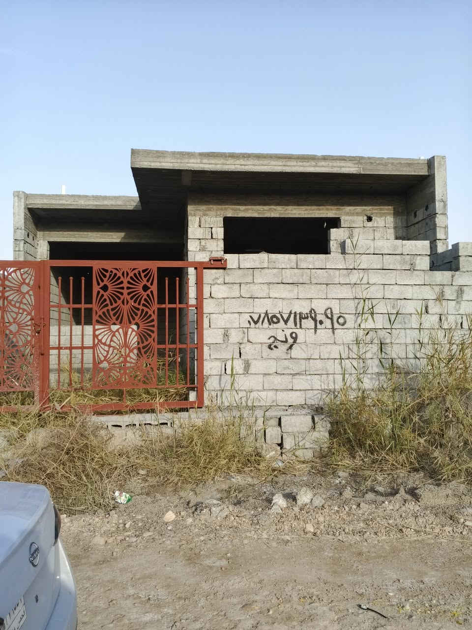 هيكل للبيع في دور الزراعه الرابعه شارع الكوستر( سند 25 ). 150 متر. واجهه 7 ونص. نزال 20
 استقبال + صاله +مطبخ وغرفتين ومنور . وصحيات .. للاستفسار الاتصال***********
