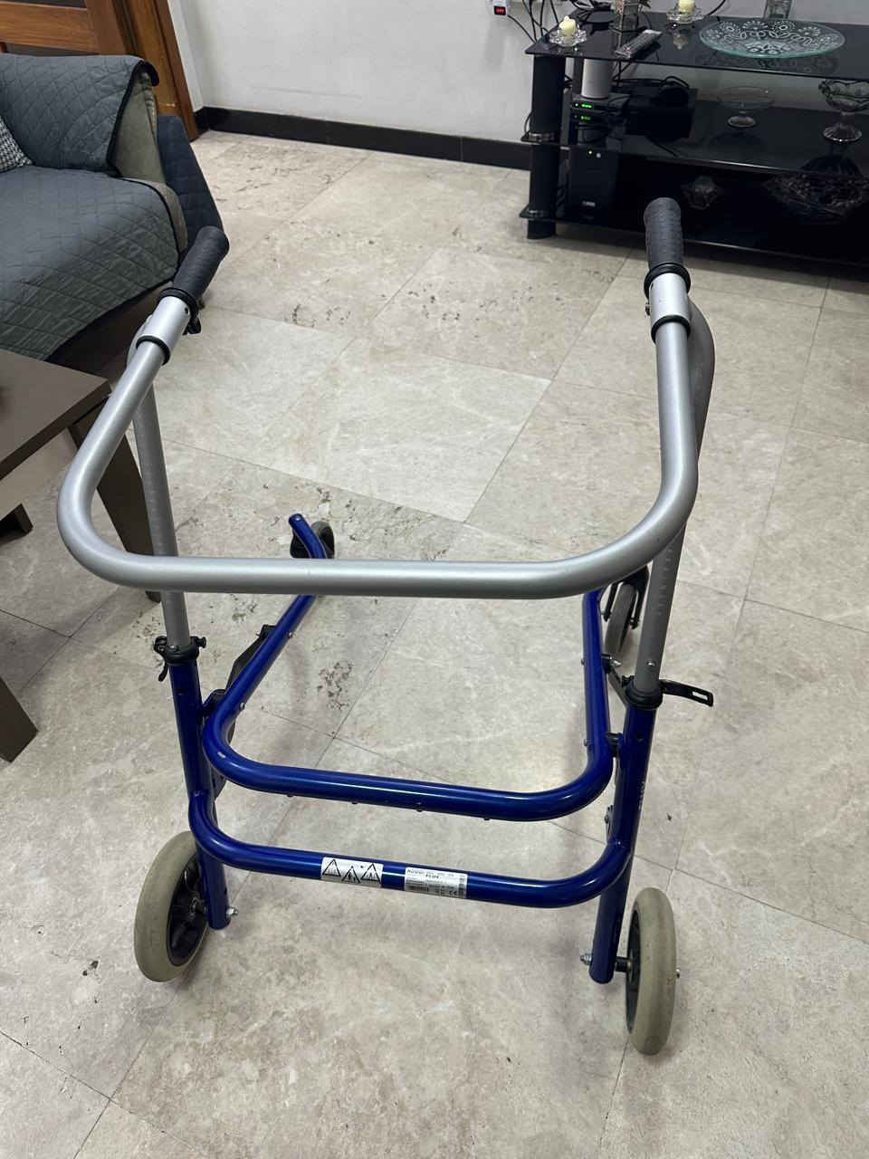 للبيع عدد (٢) مشاية (ووكر) جديدان غير مستعملين الاول أمريكي والثاني هنكاري 
السعر ٧٥ لكل واحدة
المكان بغداد نفق الشرطة
***********
