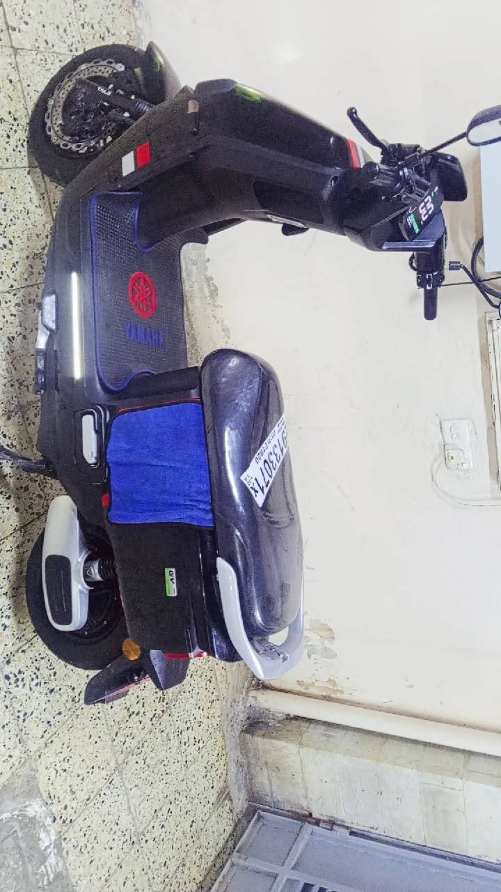 السلام عليكم 
دراجا شحن للبيع 
نضيفا  صارله شهرين 
الستفسار عل رقم الهاتف 
***********
***********
